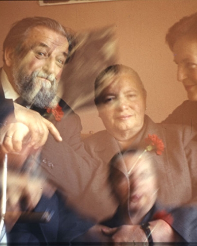 Veno Pilon, Božidar in Tatjana Jakac s sestro Fedjo Turnher, ok. 1969, barvni diapozitiv, Pilonova galerija Ajdovščina Veno Pilon, Božidar in Tatjana Jakac s sestro Fedjo Turnher, ok. 1969, barvni diapozitiv, Pilonova galerija Ajdovščina